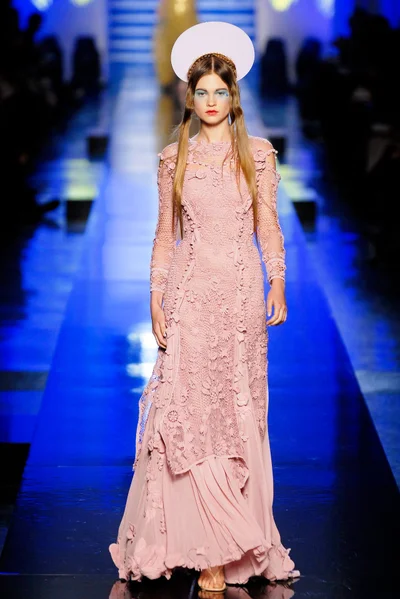 Look 30